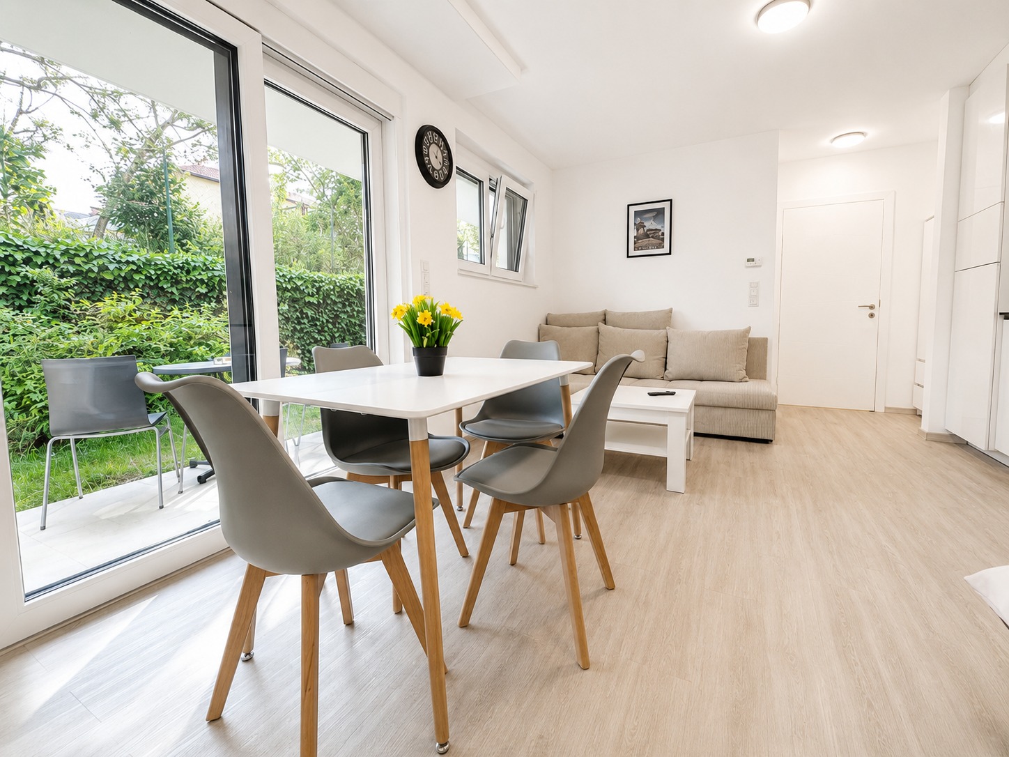 2 Double Beds + 1 Sofa Bed – image 10