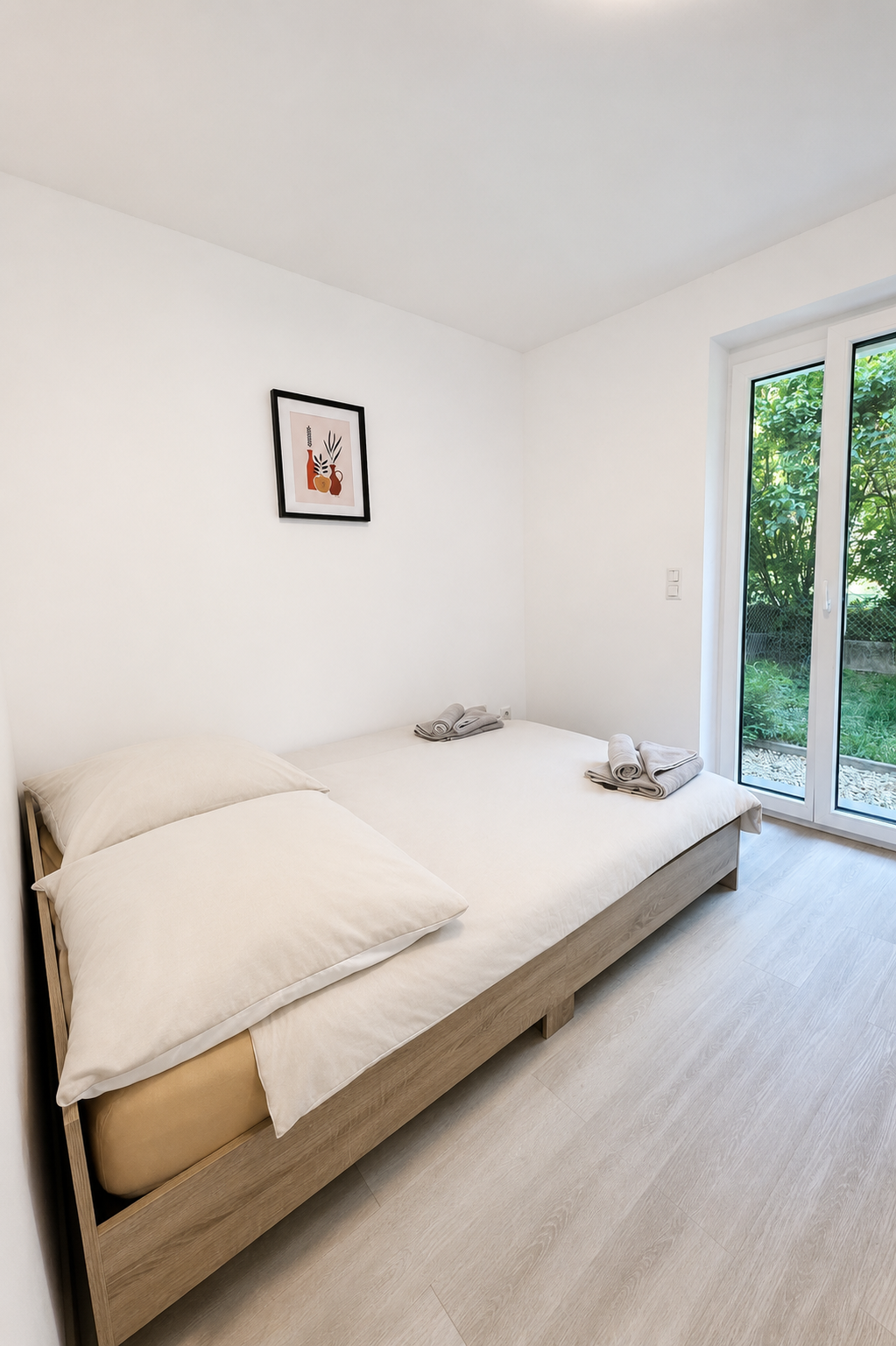 2 Double Beds + 1 Sofa Bed – image 3