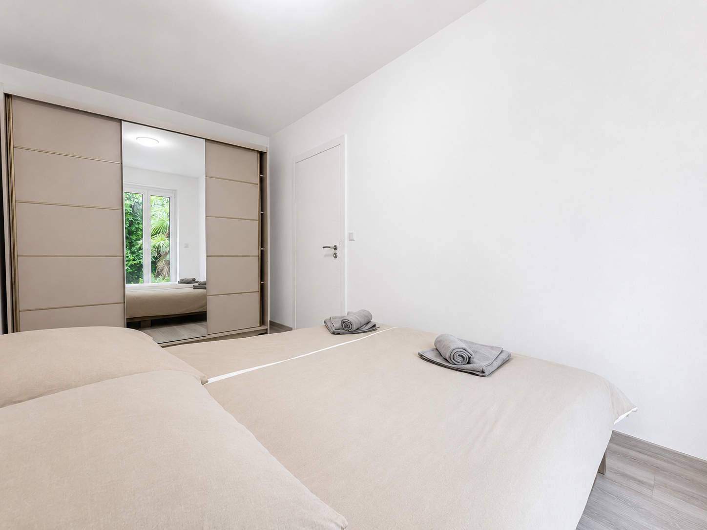 1 Double Bed + 1 Fold-Down Double Bed + 1 Sofa Bed – image 2