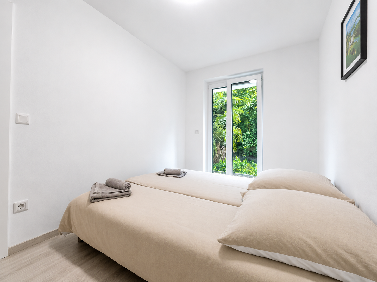 1 Double Bed + 1 Fold-Down Double Bed + 1 Sofa Bed – image 3