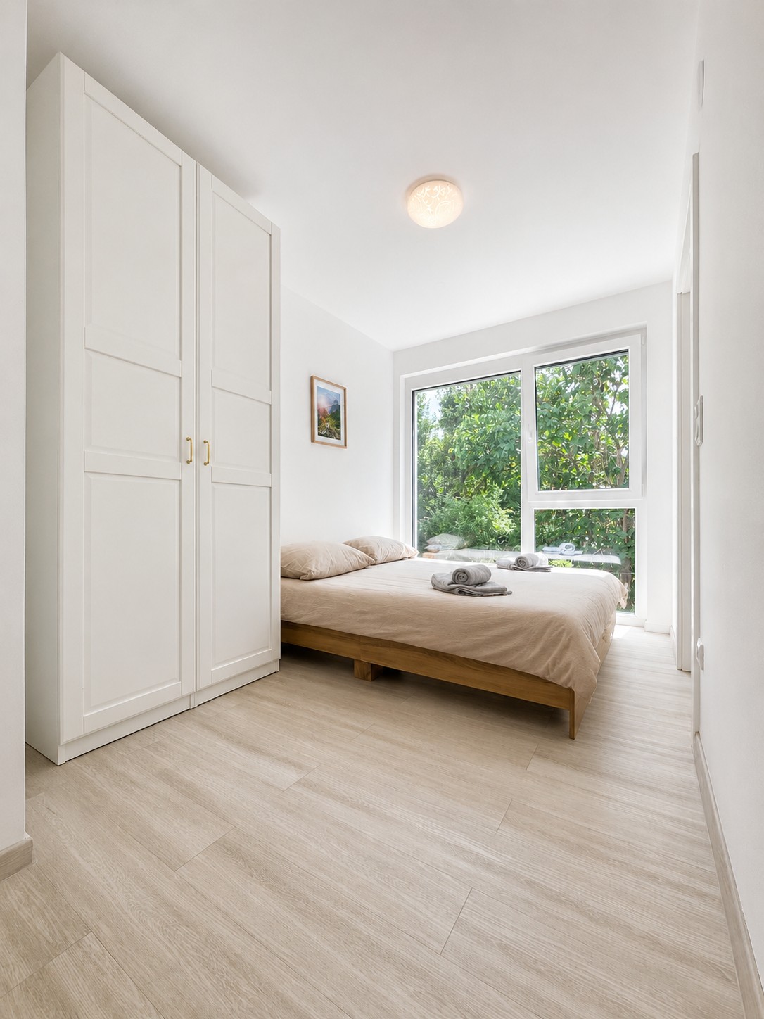1 Double Bed + 1 Fold-Down Double Bed + 1 Sofa Bed – image 5