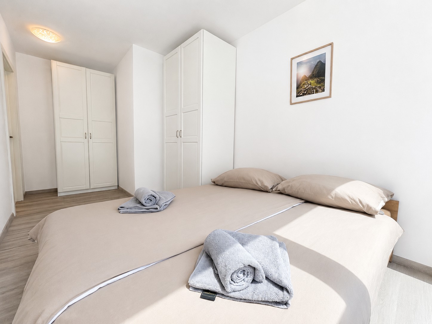 1 Double Bed + 1 Fold-Down Double Bed + 1 Sofa Bed – image 6
