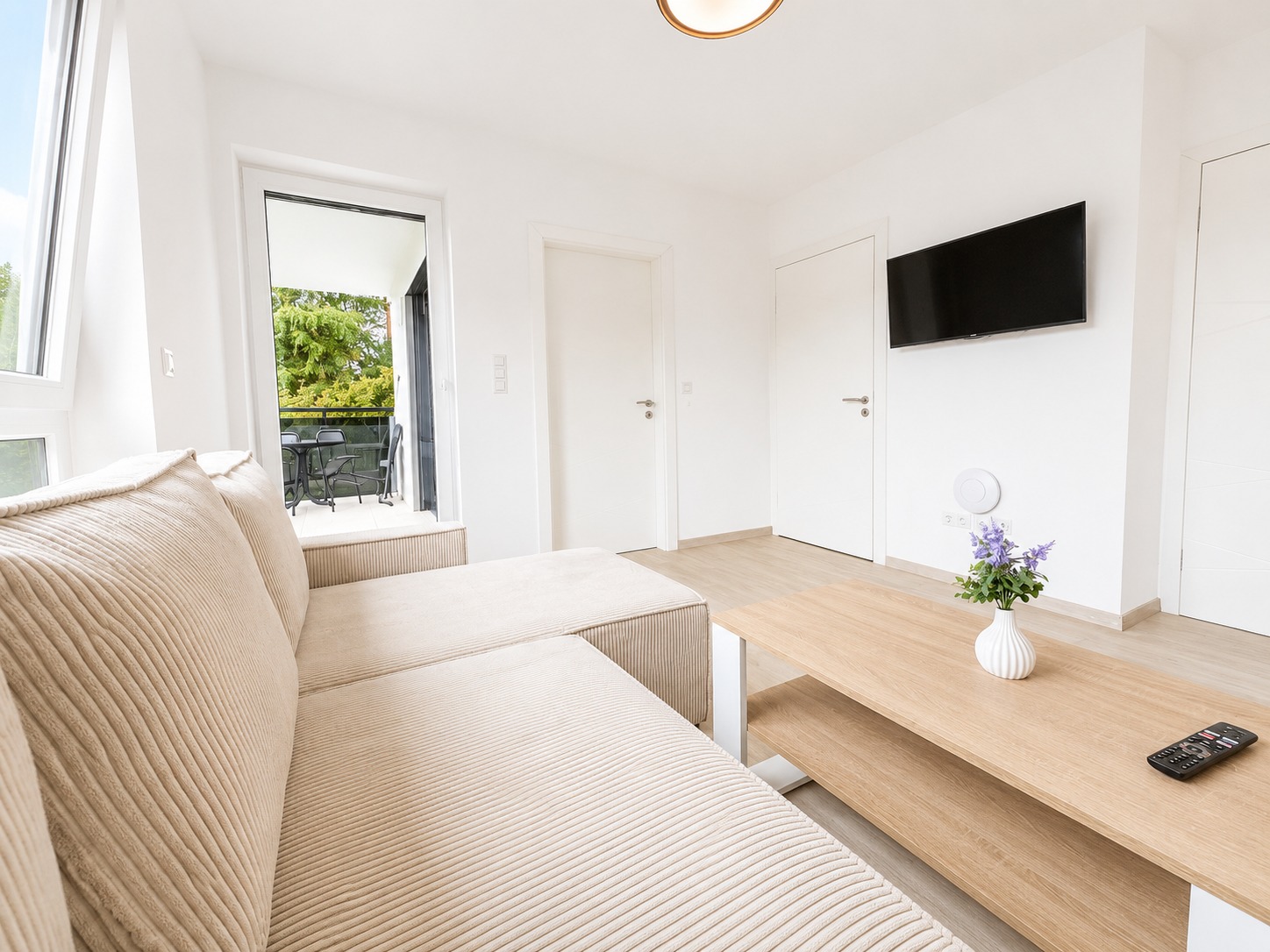 2 Double Beds + 1 Sofa Bed + 1 Single Bed – image 14
