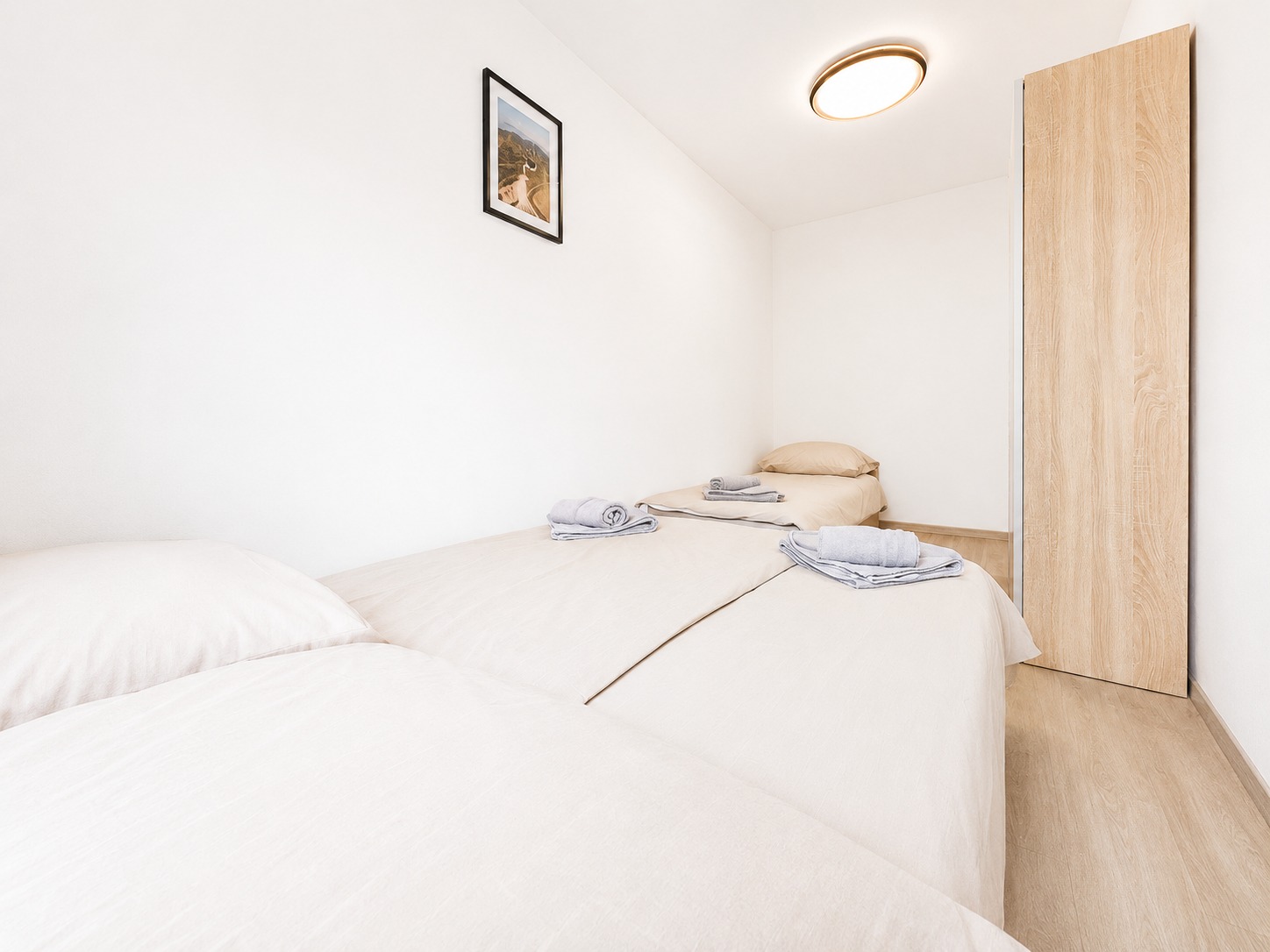 2 Double Beds + 1 Sofa Bed + 1 Single Bed – image 19