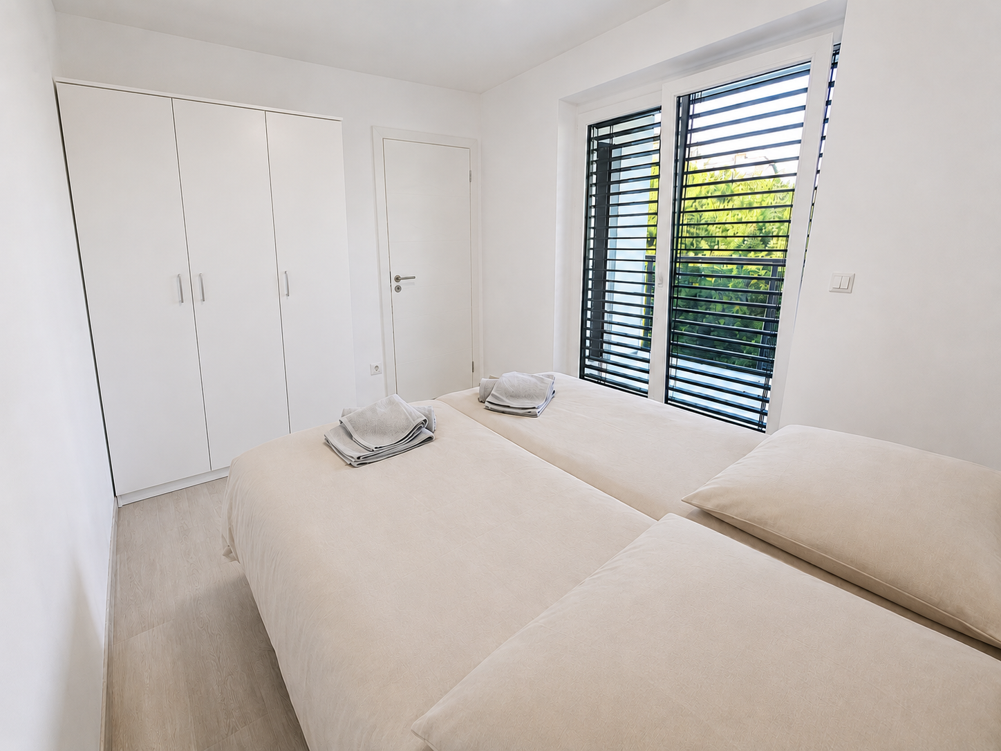 2 Double Beds + 1 Sofa Bed + 1 Single Bed – image 4