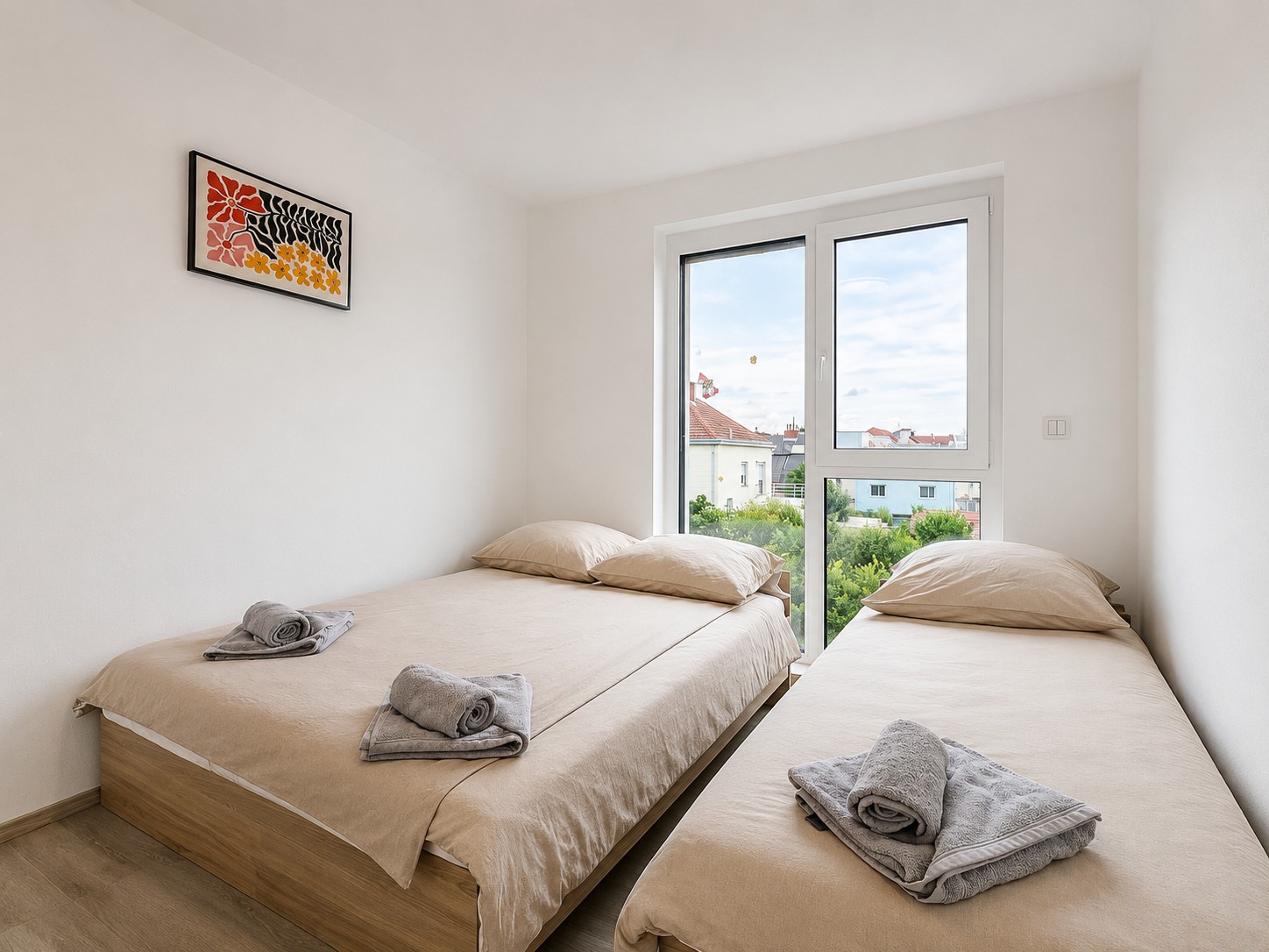 2 Double Beds + 1 Sofa Bed + 1 Single Bed – image 13