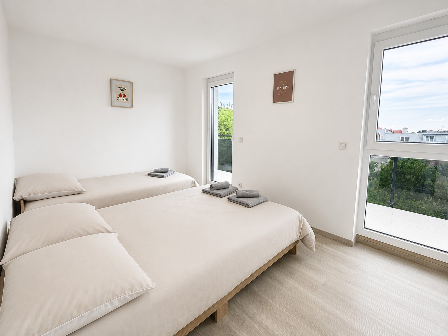 1 Double Bed + 1 Fold-Down Double Bed + 1 Sofa Bed + 1 Single Bed – image 13